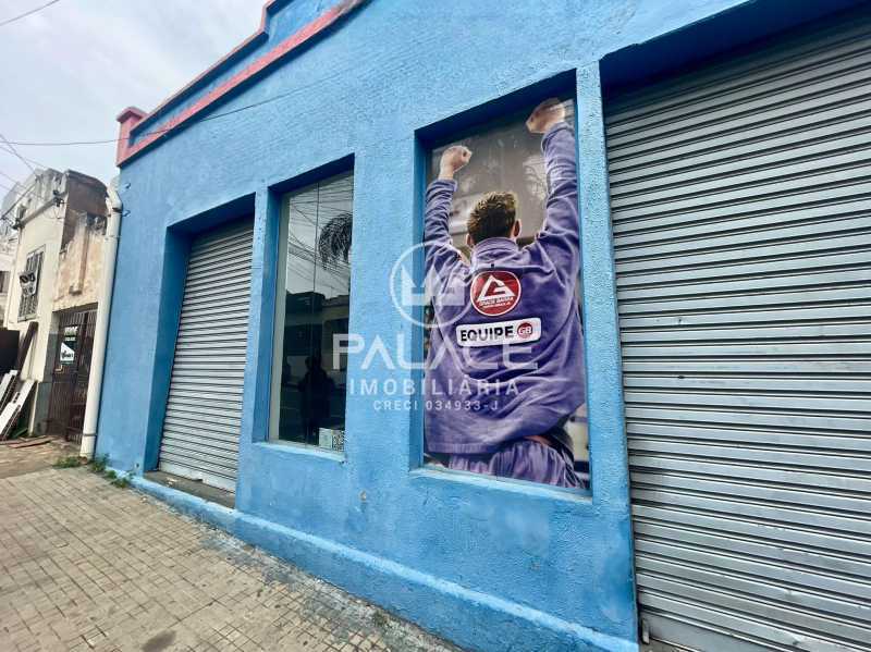 Imagens do imóveis Salão :  / Comercial / Centro