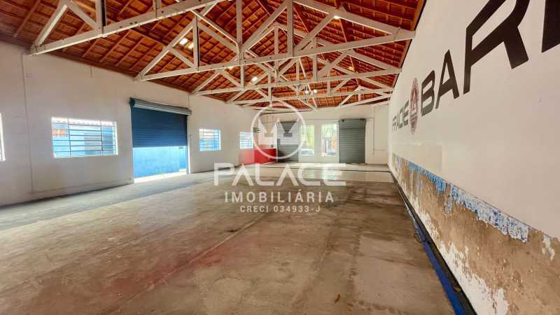 Imagens do imóveis Salão :  / Comercial / Centro