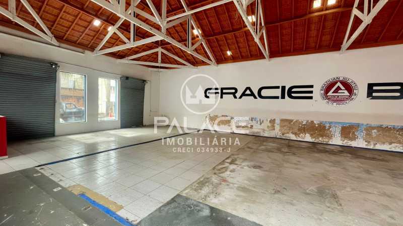 Imagens do imóveis Salão :  / Comercial / Centro