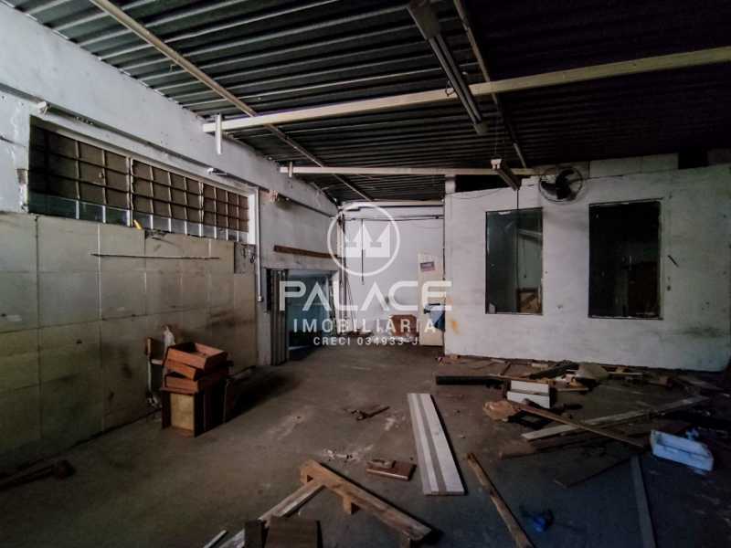 Imagens do imóveis Barracão :  / Comercial / São Luiz