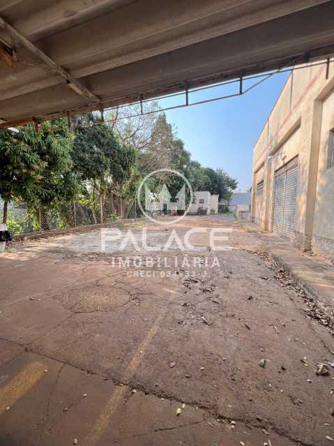 Imagens do imóveis Barracão :  / Comercial / Parque Santa Cecília