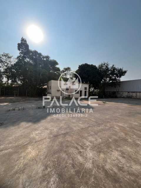 Imagens do imóveis Barracão :  / Comercial / Parque Santa Cecília