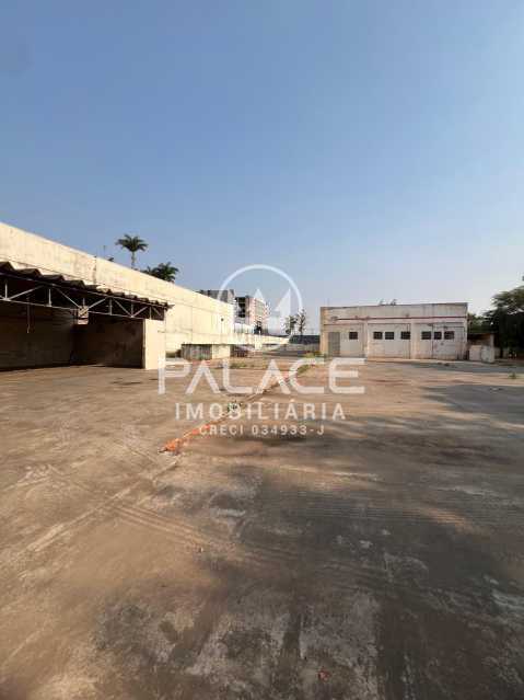 Imagens do imóveis Barracão :  / Comercial / Parque Santa Cecília