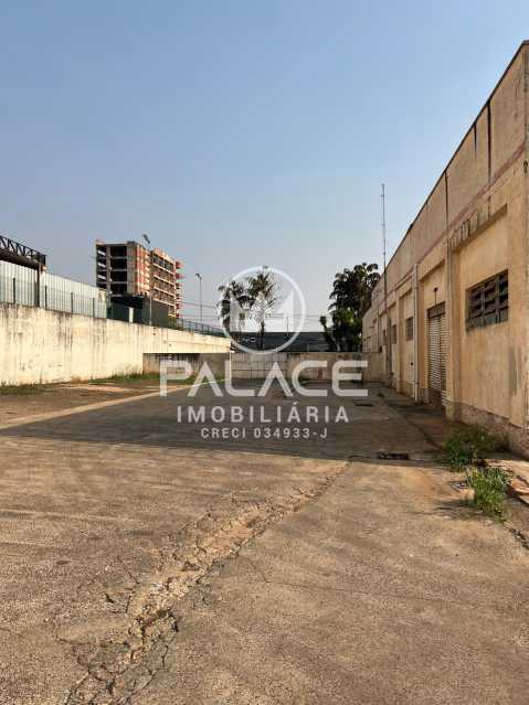 Imagens do imóveis Barracão :  / Comercial / Parque Santa Cecília