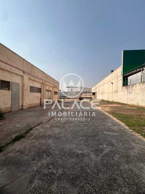 Imagens do imóveis Barracão :  / Comercial / Parque Santa Cecília