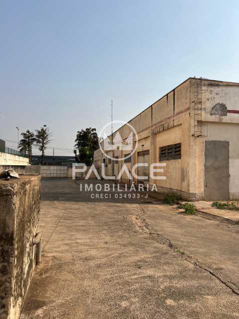 Imagens do imóveis Barracão :  / Comercial / Parque Santa Cecília