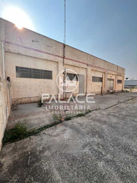 Imagens do imóveis Barracão :  / Comercial / Parque Santa Cecília