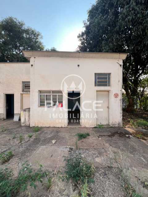 Imagens do imóveis Barracão :  / Comercial / Parque Santa Cecília