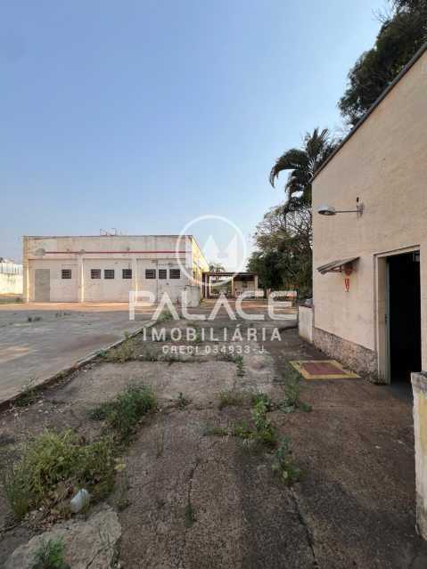 Imagens do imóveis Barracão :  / Comercial / Parque Santa Cecília