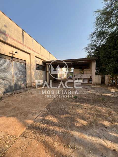 Imagens do imóveis Barracão :  / Comercial / Parque Santa Cecília