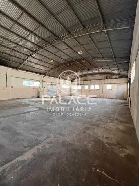 Imagens do imóveis Barracão :  / Comercial / Parque Santa Cecília