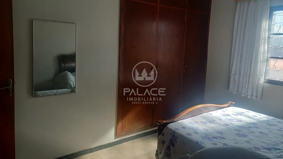 Sobrado localizado na avenida São José, próximo a Esalq