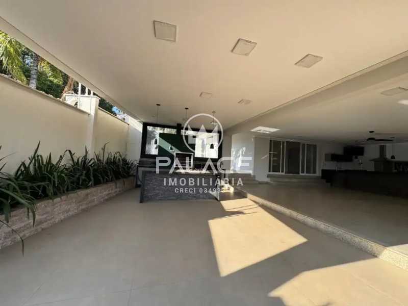 Imagens do imóveis Casa de rua : Térrea / Residencial / Centro