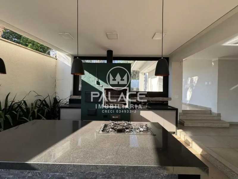 Imagens do imóveis Casa de rua : Térrea / Residencial / Centro