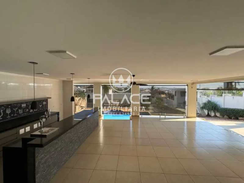 Imagens do imóveis Casa de rua : Térrea / Residencial / Centro