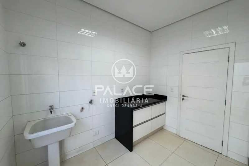 Imagens do imóveis Casa de rua : Térrea / Residencial / Centro