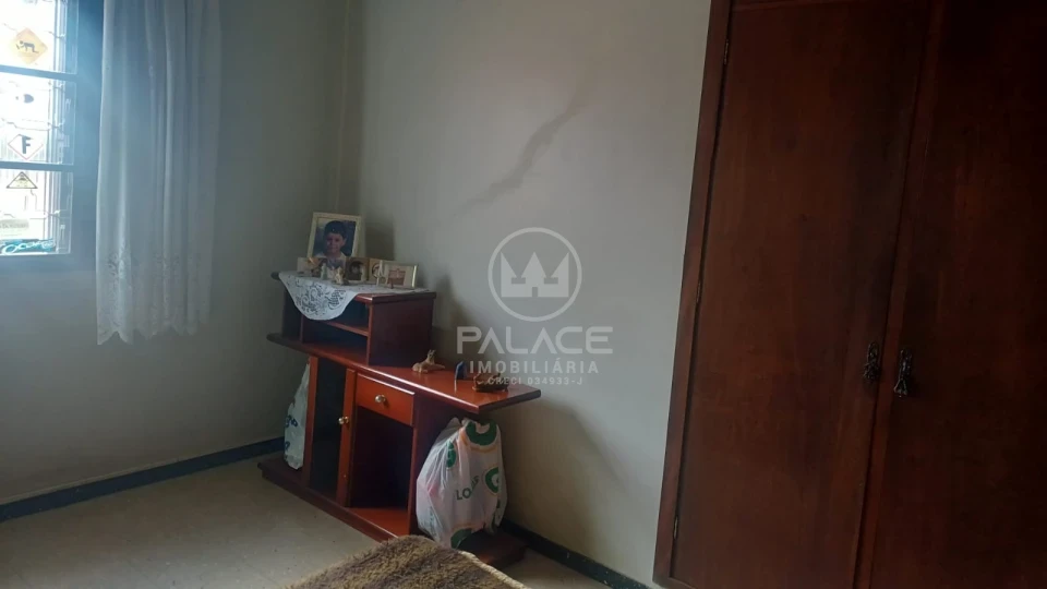 Sobrado localizado na avenida São José, próximo a Esalq