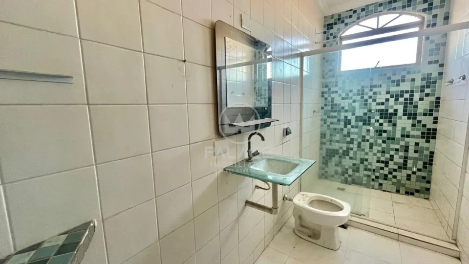 CASA COM 3 QUARTOS, SENDO 1 SUITE PARA LOCAÇÃO NO BAIRRO JARDIM CAXAMBU