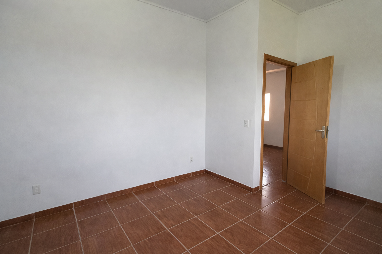 CASA / LOCACAO / RIO DAS PEDRAS/ ROD NELSON CAPRONI / 100M²