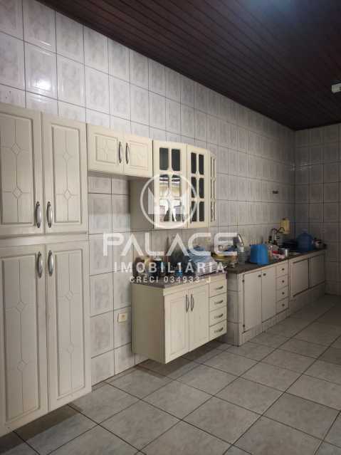 Imagens do imóveis Casa de rua : Térrea / Residencial / Centro