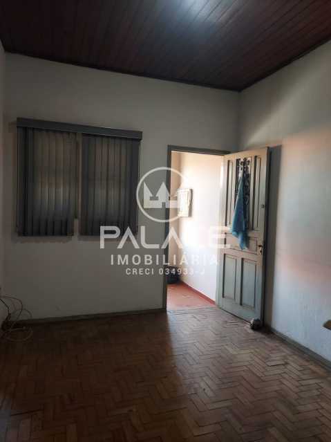 Imagens do imóveis Casa de rua : Térrea / Residencial / Centro