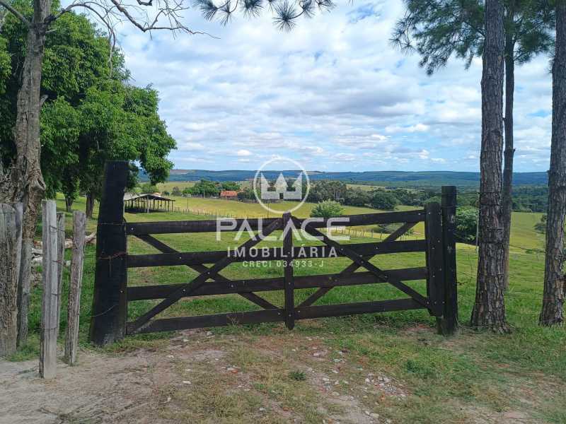 Imagens do imóveis Sítio com 7 alqueires e 3 casas a venda em Conchas, SP.