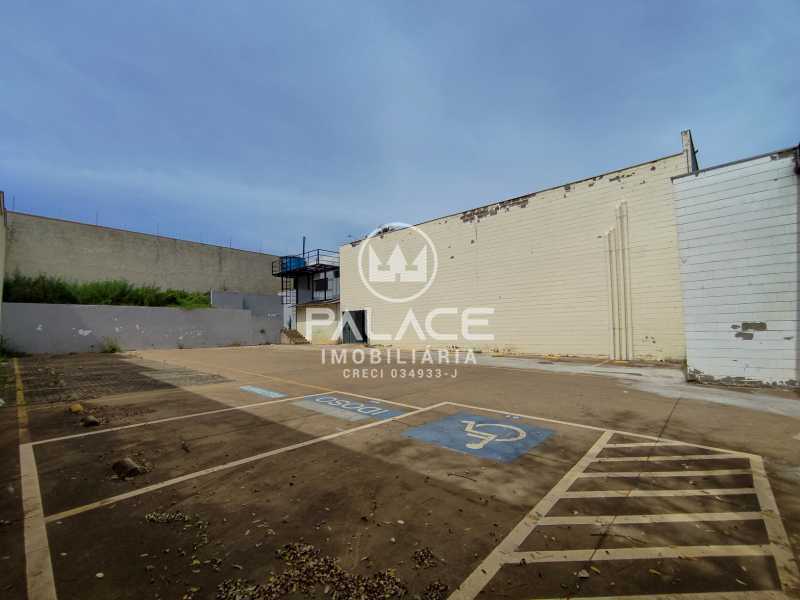 Imagens do imóveis Barracão :  / Comercial / Nova América