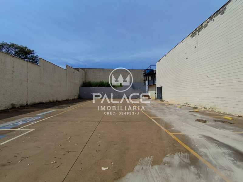 Imagens do imóveis Barracão :  / Comercial / Nova América