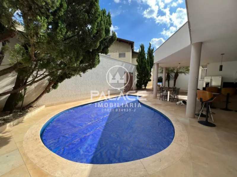 Casa de rua : Térrea / Residencial / Centro