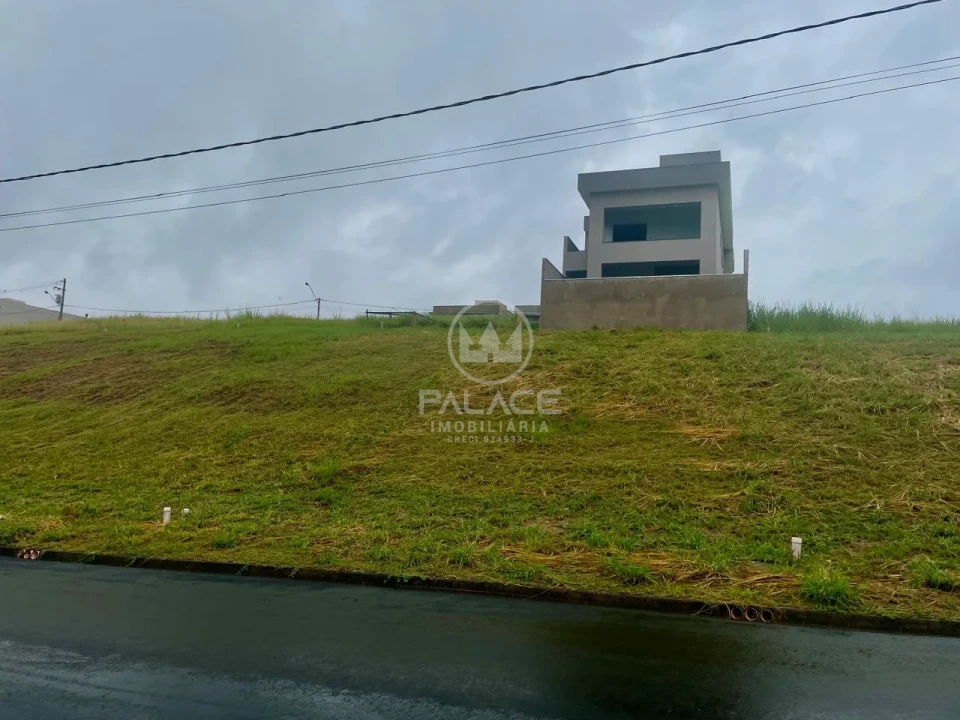 Terreno á Venda no Condomínio Canadá