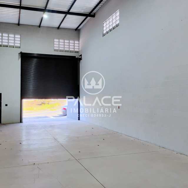 Imagens do imóveis Barracão :  / Comercial / Água Branca