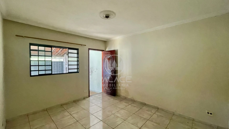 CASA / LOCACAO / JARAGUA / 2 QUARTOS / 70m²