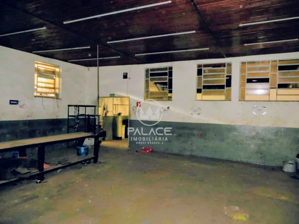 Barracão :  / Comercial / Vila Rezende