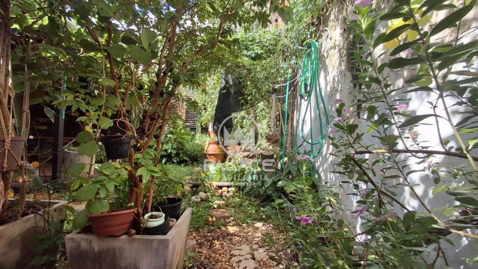 Casa de vila reformada à venda no centro de Piracicaba, SP.