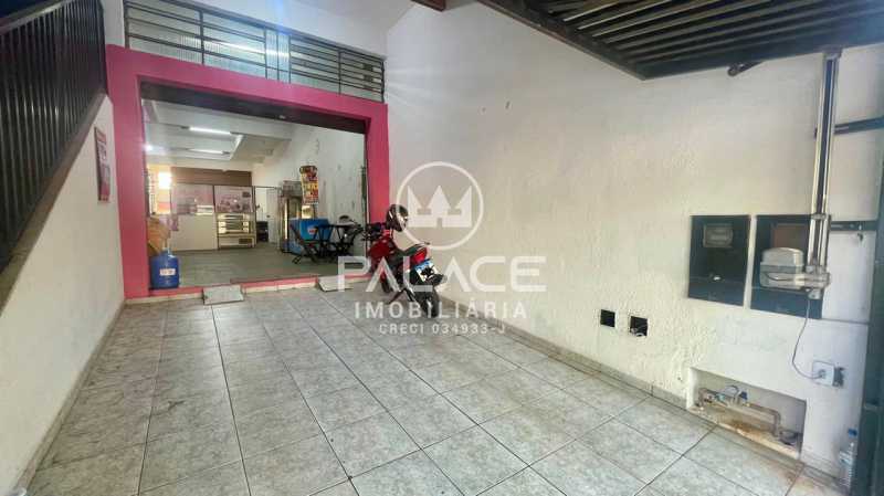 Imagens do imóveis Barracão :  / Comercial / Castelinho