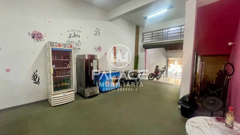 Imagens do imóveis Barracão :  / Comercial / Castelinho