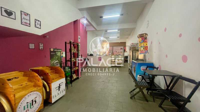 Imagens do imóveis Barracão :  / Comercial / Castelinho