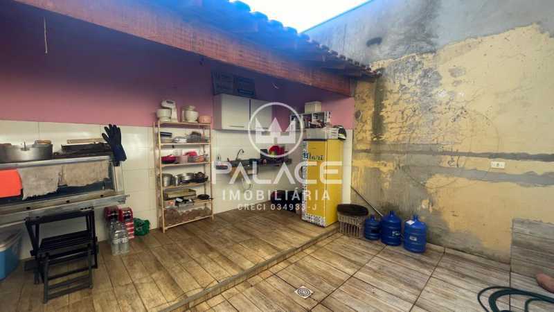 Imagens do imóveis Barracão :  / Comercial / Castelinho