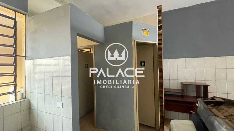 Imagens do imóveis Barracão :  / Comercial / Santa Terezinha