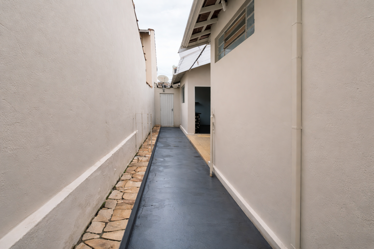 CASA / LOCACAO / 2 QUARTOS / BAIRRO ALTO
