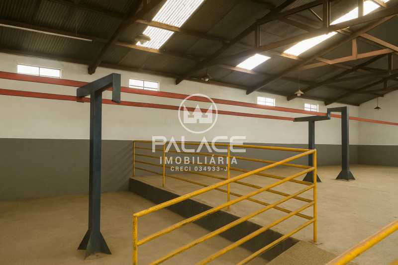 Imagens do imóveis Barracão :  / Comercial / Vila Rezende