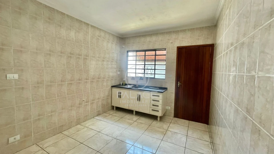 CASA / LOCACAO / JARAGUA / 2 QUARTOS / 70m²