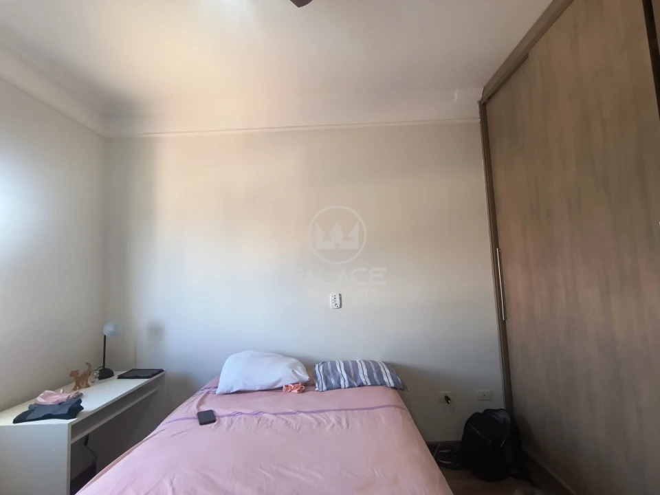 Casa à Venda no Condomínio Leão