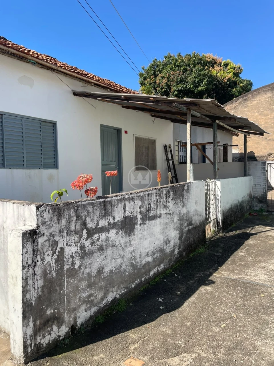 vende 7 quitinetes e 2 comercial, no mesmo terreno. Excelente investimento