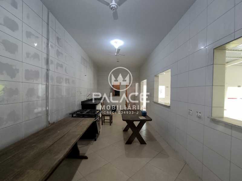 Imagens do imóveis Salão, 322m², trifásico :  / Comercial / Estância Lago Azul (Ártemis)