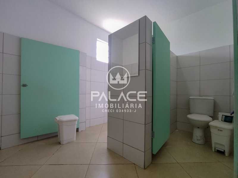 Imagens do imóveis Salão, 322m², trifásico :  / Comercial / Estância Lago Azul (Ártemis)