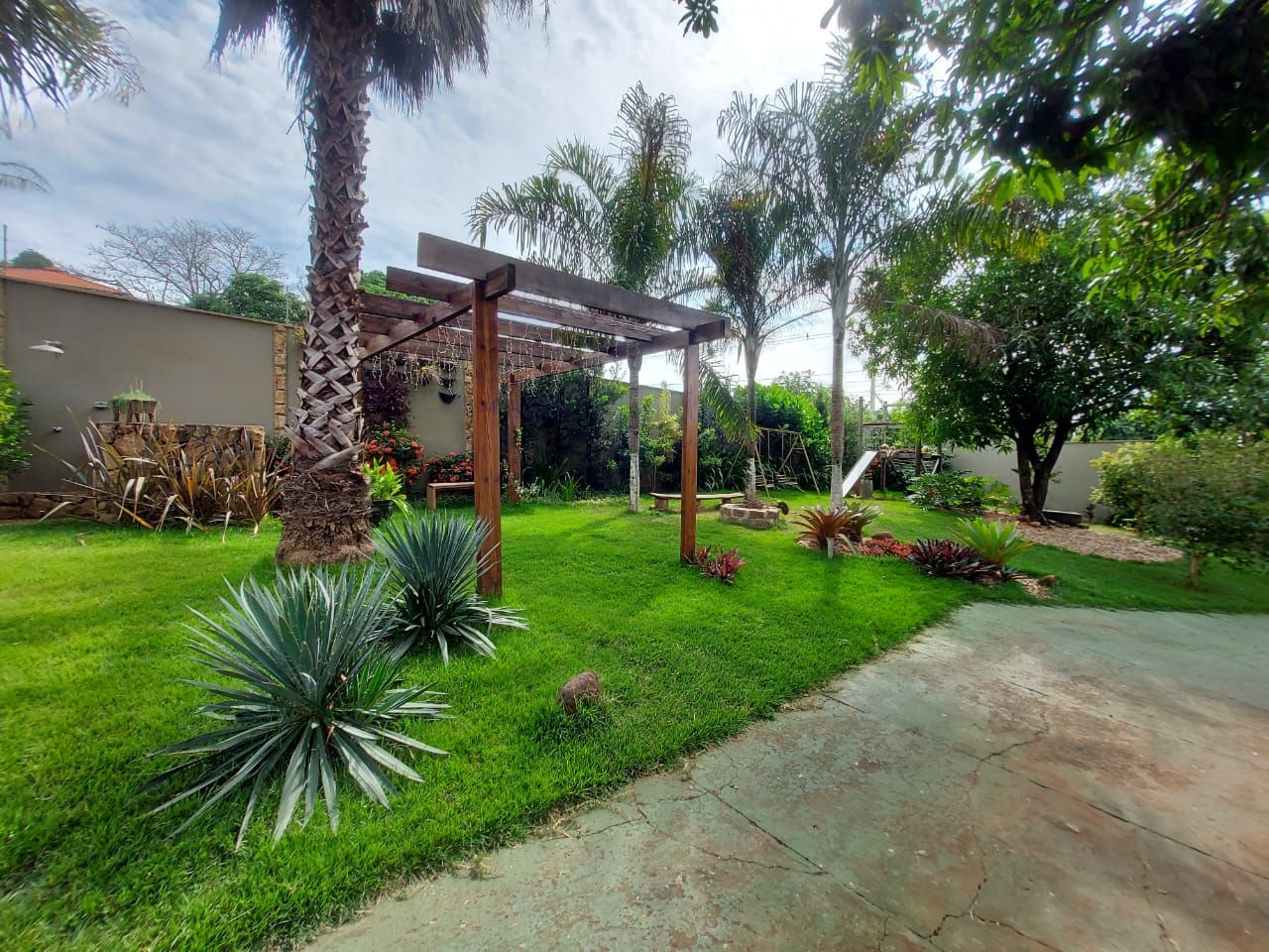 Imagens do imóveis Chácara à venda, 1000 m² por RS 750.000,00 - Estância Lago Azul (Ártemis) - Piracicaba-SP