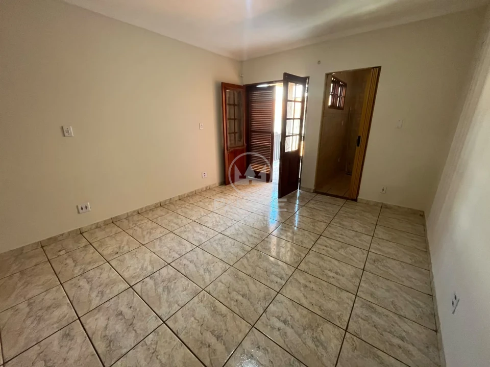 Casa para alugar, 3 quartos, sendo 1 suíte, 2 vagas, no Santa Rosa em Piracicaba / SP