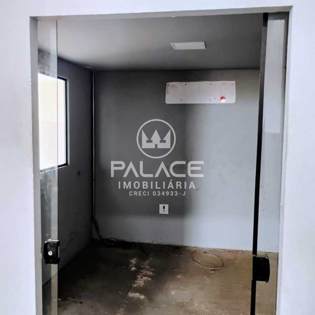 Imagens do imóveis Barracão :  / Comercial / Vila Industrial