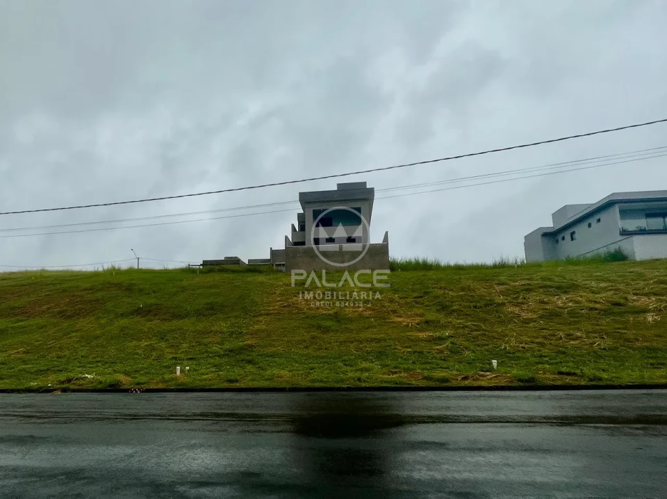 Terreno á Venda no Condomínio Canadá